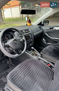 Седан Volkswagen Jetta 2017 в 