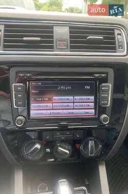 Седан Volkswagen Jetta 2015 в 