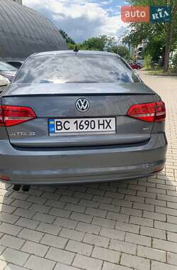 Седан Volkswagen Jetta 2015 в 