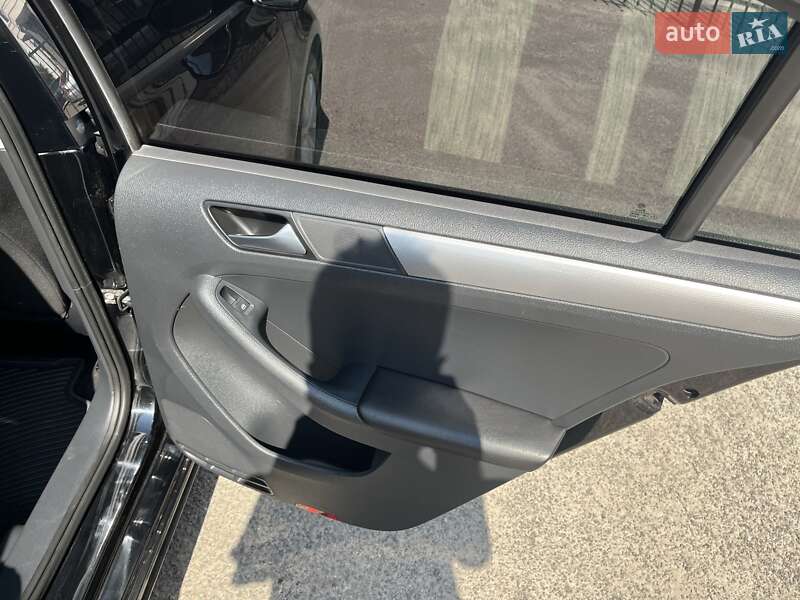 Седан Volkswagen Jetta 2015 в Черкассах
