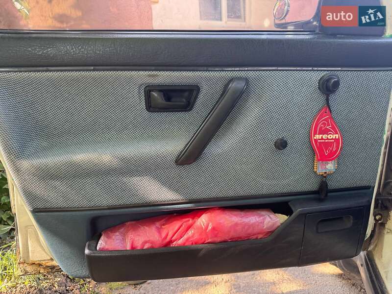 Седан Volkswagen Jetta 1990 в Варві