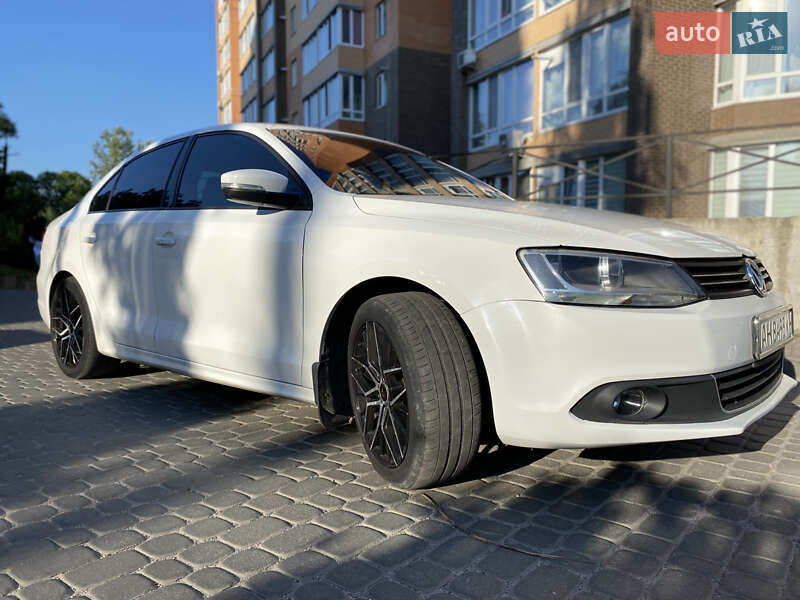 Седан Volkswagen Jetta 2012 в Виннице
