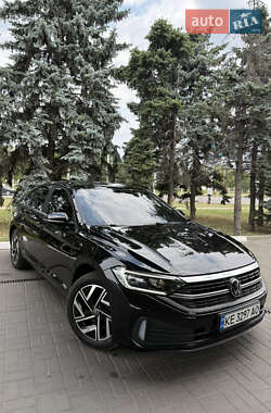 Седан Volkswagen Jetta 2023 в 