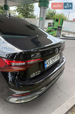 Седан Volkswagen Jetta 2023 в 