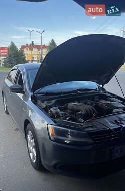 Седан Volkswagen Jetta 2012 в 