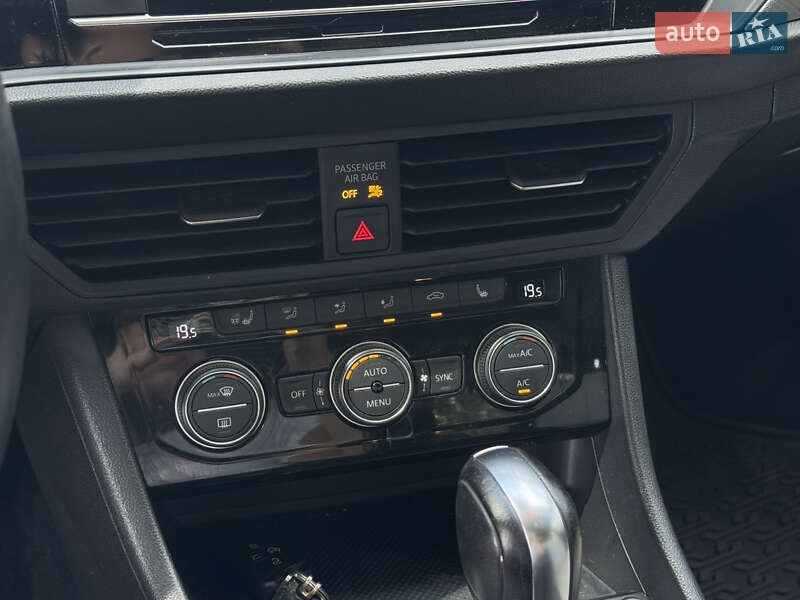 Седан Volkswagen Jetta 2018 в Киеве