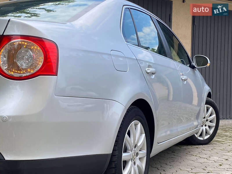 Седан Volkswagen Jetta 2007 в Самборе