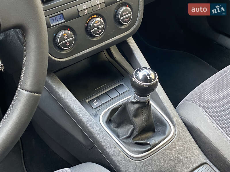 Седан Volkswagen Jetta 2007 в Самборе