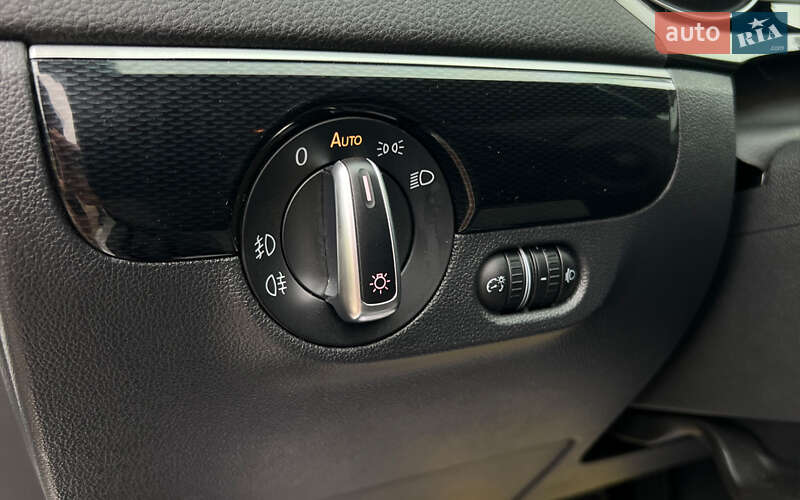 Седан Volkswagen Jetta 2014 в Львове