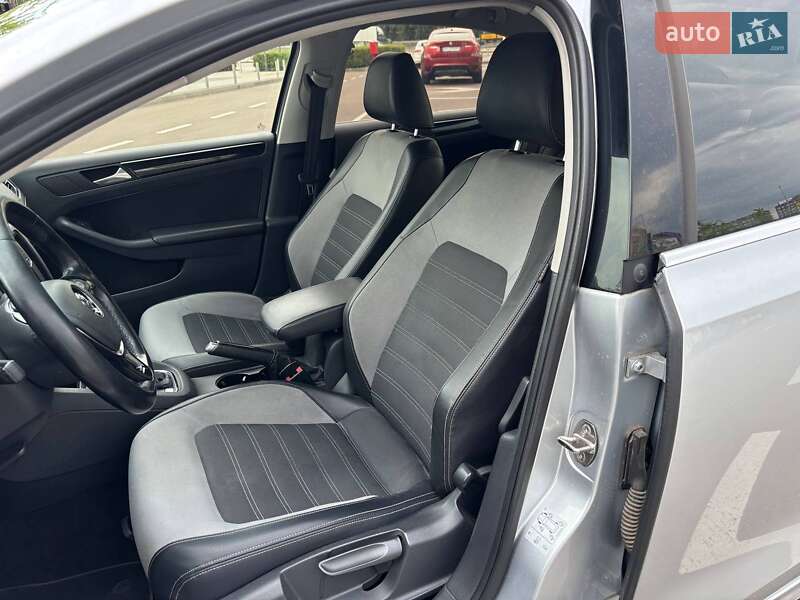Седан Volkswagen Jetta 2016 в Киеве