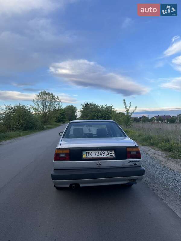 Седан Volkswagen Jetta 1990 в Ровно