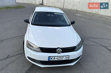 Седан Volkswagen Jetta 2013 в 