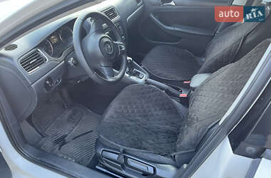 Седан Volkswagen Jetta 2013 в 