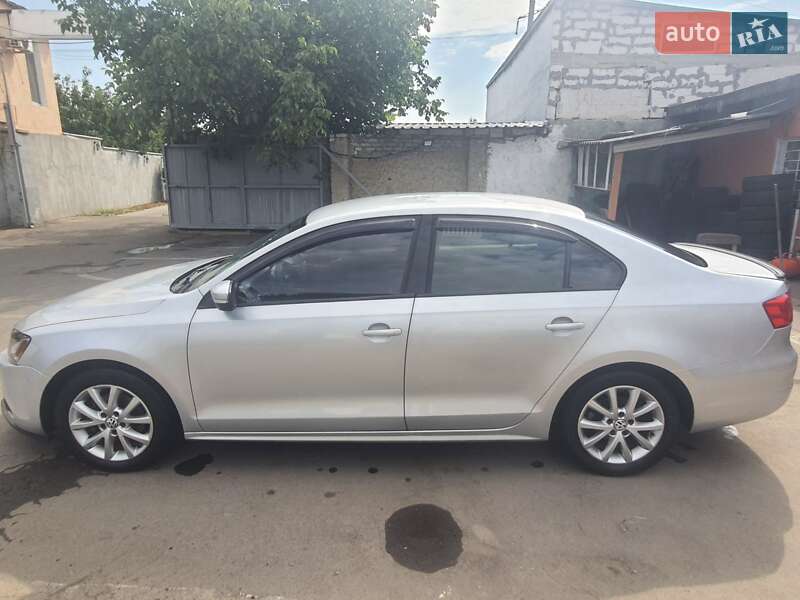 Седан Volkswagen Jetta 2012 в Великодолинському