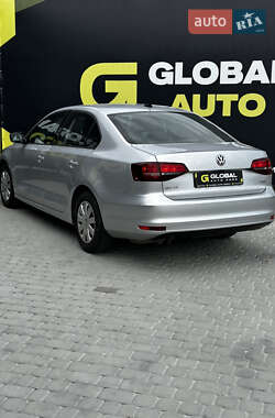 Седан Volkswagen Jetta 2015 в 