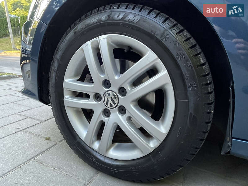 Седан Volkswagen Jetta 2017 в Львові