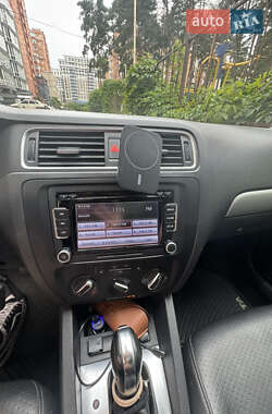 Седан Volkswagen Jetta 2013 в 