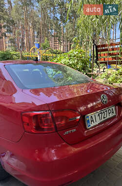 Седан Volkswagen Jetta 2013 в 