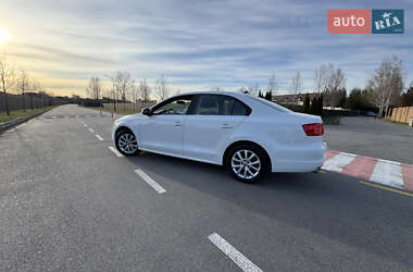 Седан Volkswagen Jetta 2014 в 