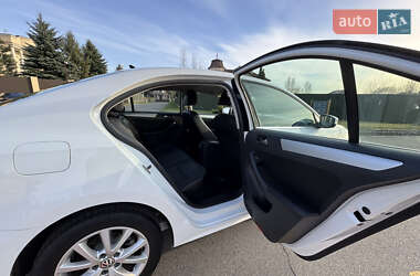 Седан Volkswagen Jetta 2014 в 