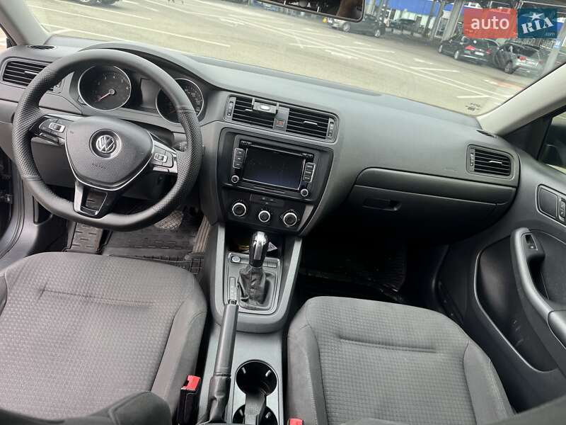 Седан Volkswagen Jetta 2015 в Киеве