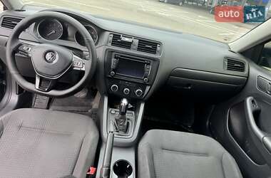 Седан Volkswagen Jetta 2015 в 