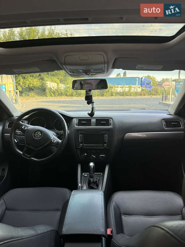 Седан Volkswagen Jetta 2014 в Днепре