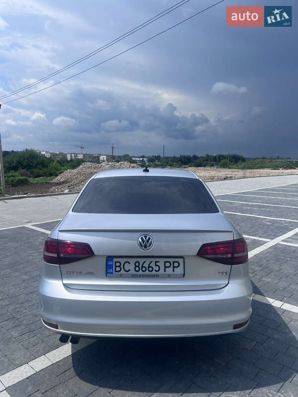 Седан Volkswagen Jetta 2016 в Пустомитах