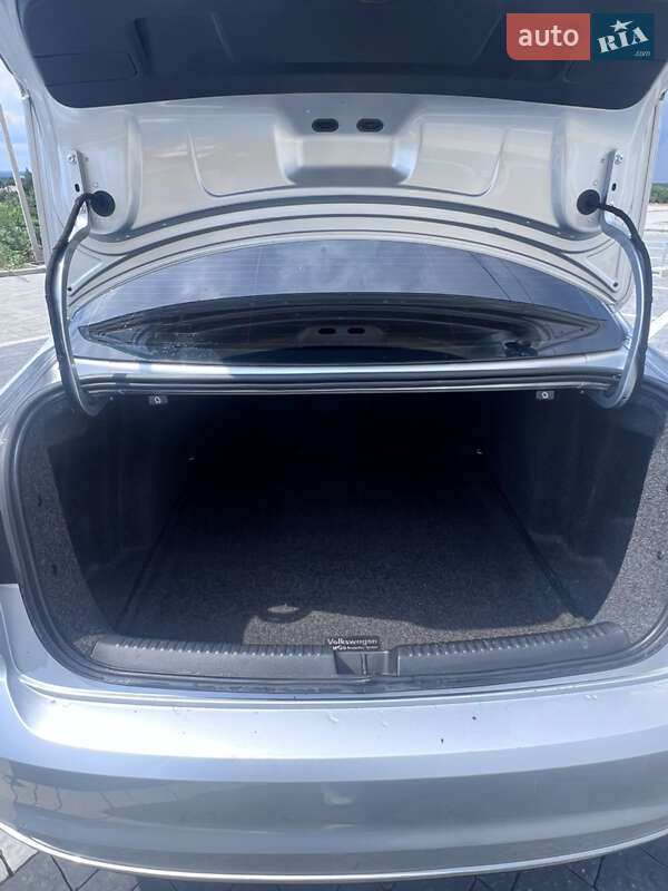 Седан Volkswagen Jetta 2016 в Пустомитах