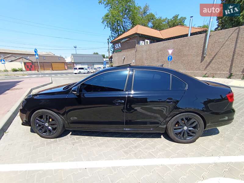 Седан Volkswagen Jetta 2015 в Одесі