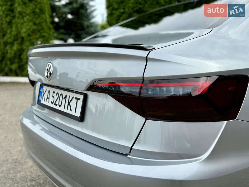 Седан Volkswagen Jetta 2019 в Киеве