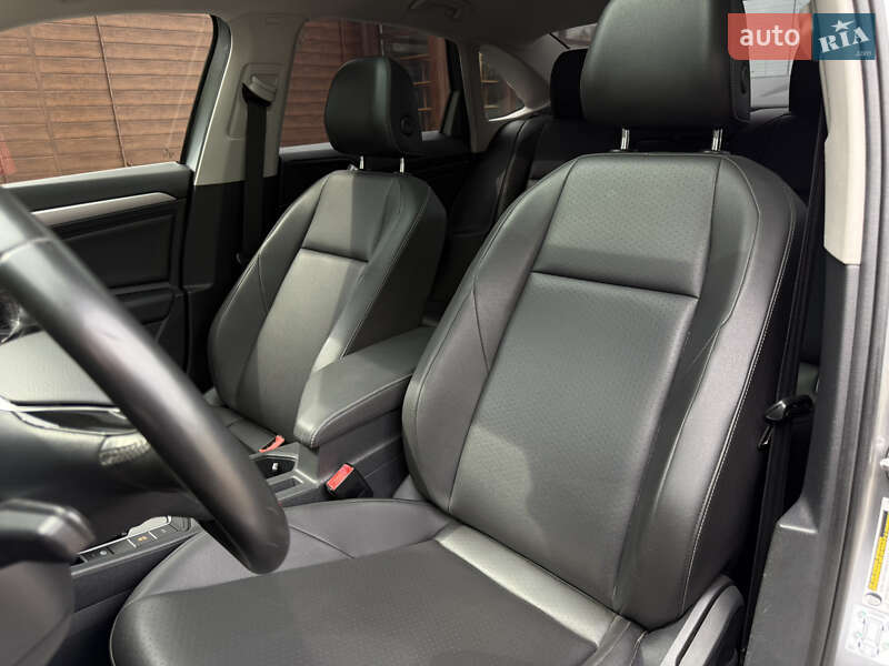 Седан Volkswagen Jetta 2019 в Киеве