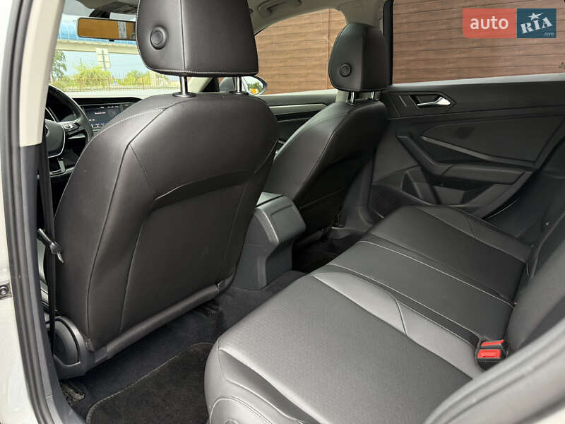 Седан Volkswagen Jetta 2019 в Киеве