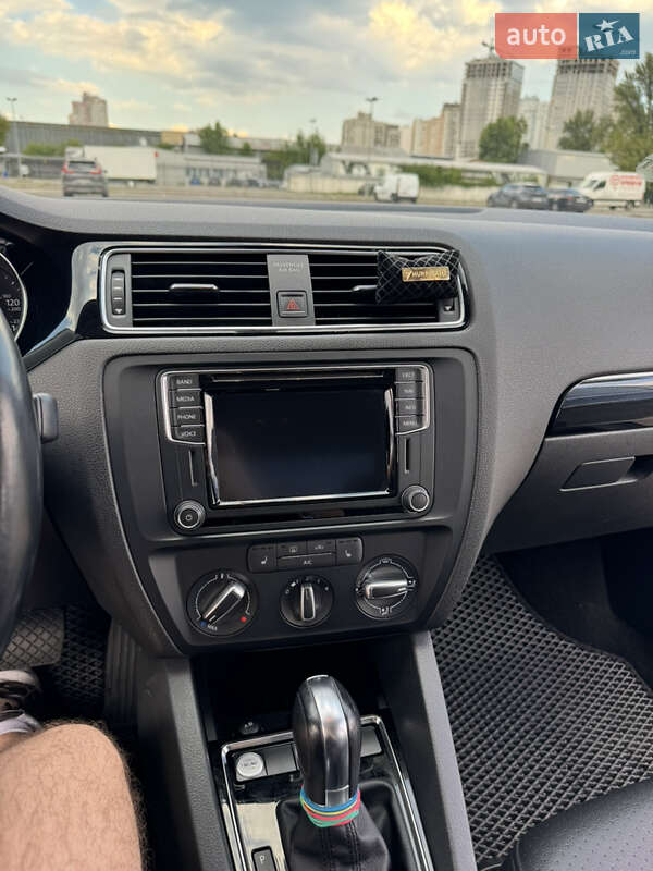 Седан Volkswagen Jetta 2015 в Киеве