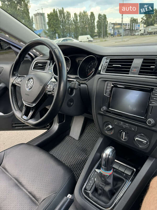 Седан Volkswagen Jetta 2015 в Киеве
