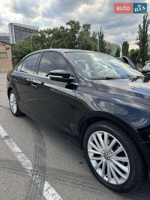 Седан Volkswagen Jetta 2015 в Киеве