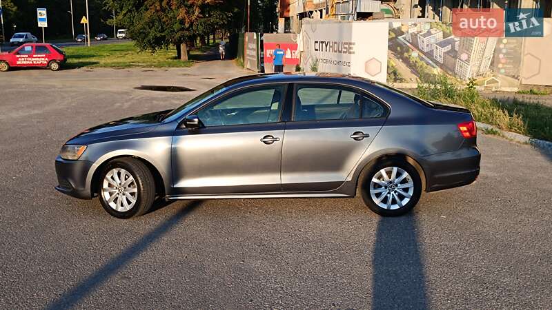 Седан Volkswagen Jetta 2013 в Львове