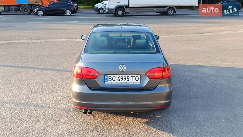 Седан Volkswagen Jetta 2013 в Львове