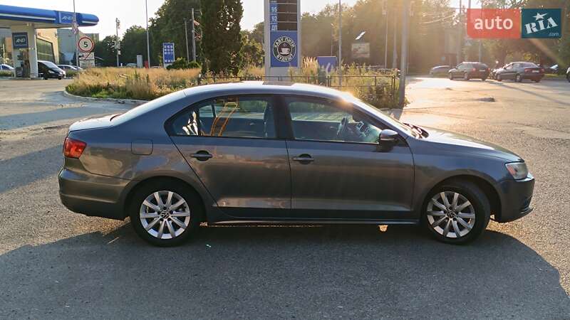 Седан Volkswagen Jetta 2013 в Львове