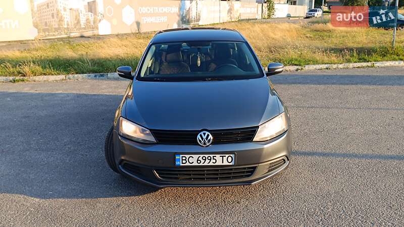 Седан Volkswagen Jetta 2013 в Львове