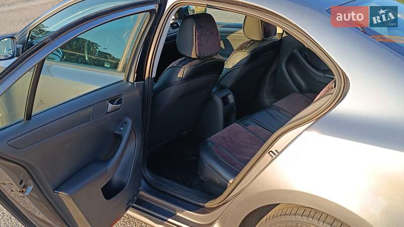 Седан Volkswagen Jetta 2013 в Львове