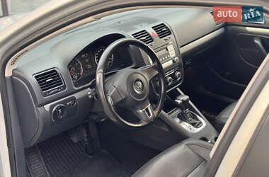 Седан Volkswagen Jetta 2010 в 