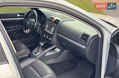 Седан Volkswagen Jetta 2010 в 