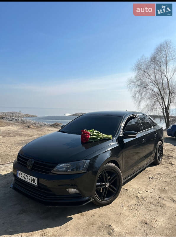 Седан Volkswagen Jetta 2016 в Киеве