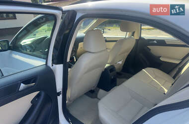 Седан Volkswagen Jetta 2011 в 