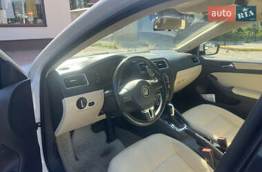 Седан Volkswagen Jetta 2011 в 