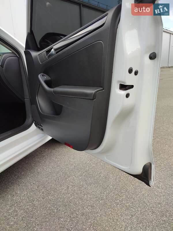 Седан Volkswagen Jetta 2015 в Борисполе