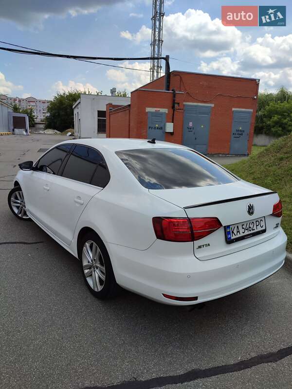 Седан Volkswagen Jetta 2015 в Борисполе
