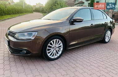 Седан Volkswagen Jetta 2011 в Чернівцях