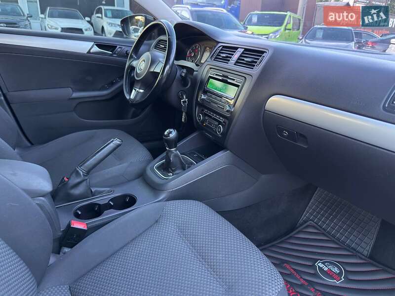Седан Volkswagen Jetta 2012 в Харькове